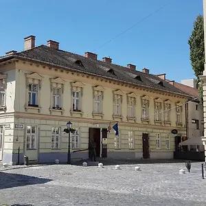 Stylish Historic Flat For 4 In Heart Of Oldbuda Apartament
